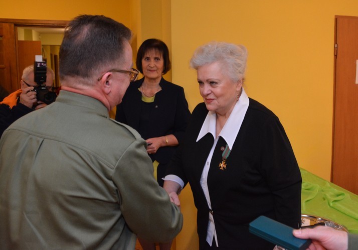 Złotym Krzyżem „Za Zasługi dla ZHP” została odznaczona hm. Barbara Kucharska (Fot. Agn.G.)