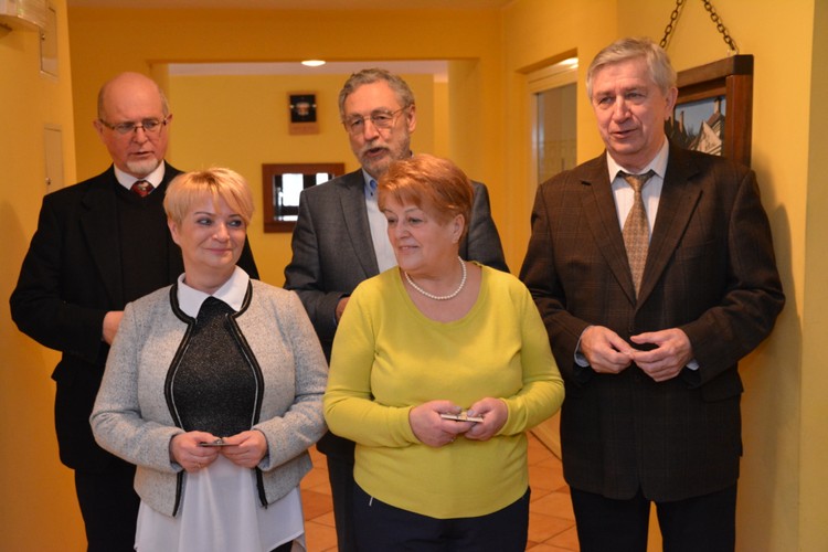 Wyróżnieni odznakami „Zasłużony dla SPH”: (od lewej) p. Aldona Jach, p. Ewa Małota, hm. Bogdan Dudkowski, hm. Marek Valenta, hm. Leszek Sułek (Fot. Agn.G.)