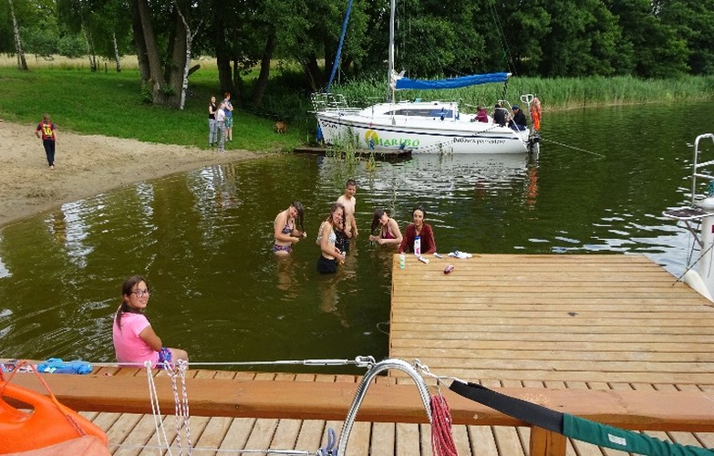 Jezioro Batężek i zabawy najmłodszych i nieco starszych uczestników