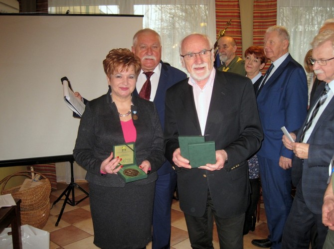 Medalem „Za Zasługi dla SPH” wyróżniono dh. phm. Annę Piasecką i dh. hm. Jerzego Tarnawskiego